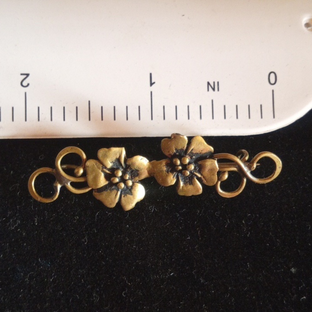 Vintage Gold Tone  Floral Women Jewelry Pin